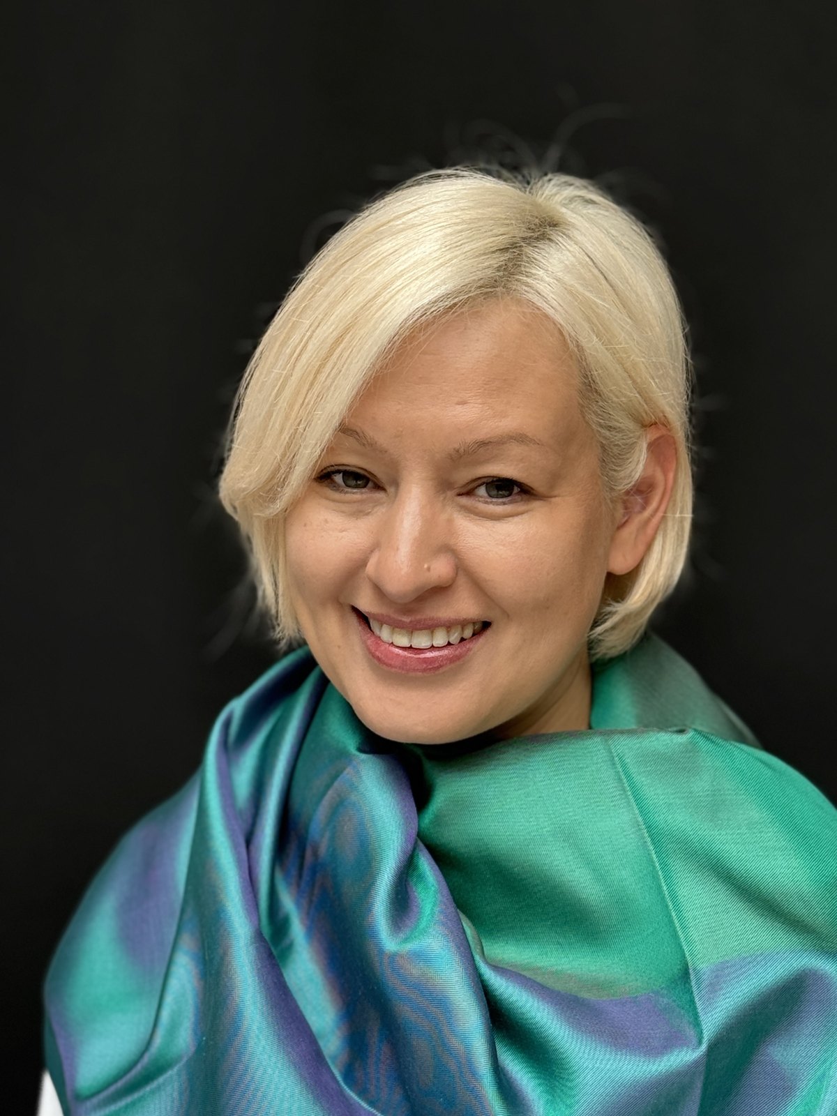 Anna RS wearing an iridescent teal silk scarf